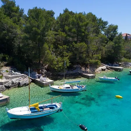 Triporte Vela Luka