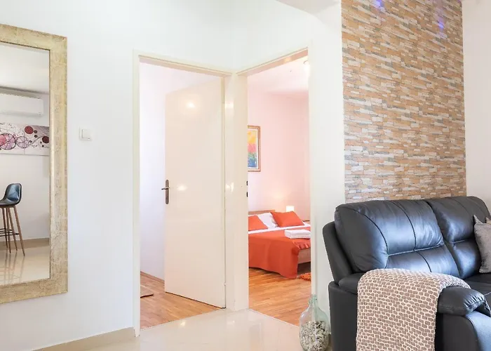 Triporte Apartman *
