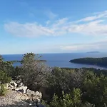 Triporte Vela Luka