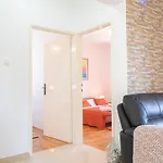 Triporte Διαμέρισμα *