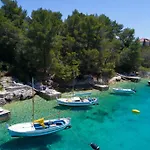 Triporte Vela Luka