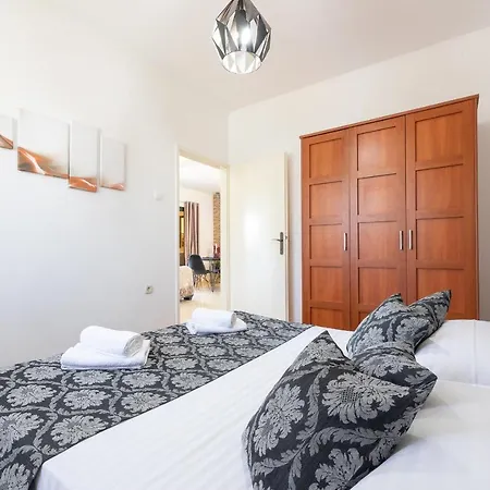 Triporte * Vela Luka