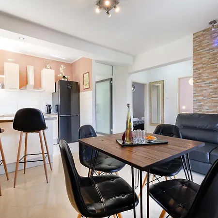 Apartment Triporte