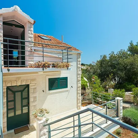 Triporte Apartment *