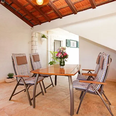 Triporte Apartment *